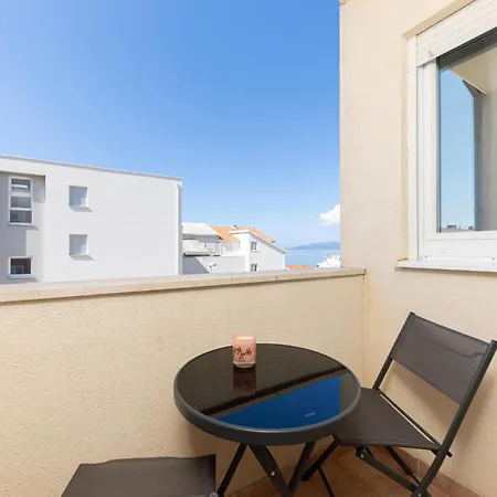 1 Bedroom Cozy Apartment In Makarska Apartament