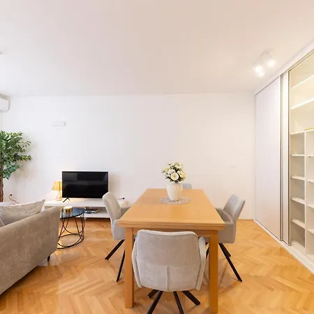 1 Bedroom Cozy Apartment In Makarska * Makarska