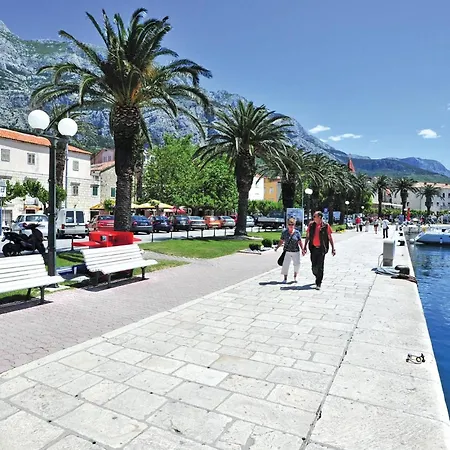 1 Bedroom Cozy Apartment In Makarska Lägenhet