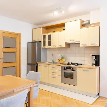 1 Bedroom Cozy Apartment In Makarska Makarska