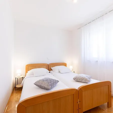 Apartamento 1 Bedroom Cozy Apartment In Makarska *